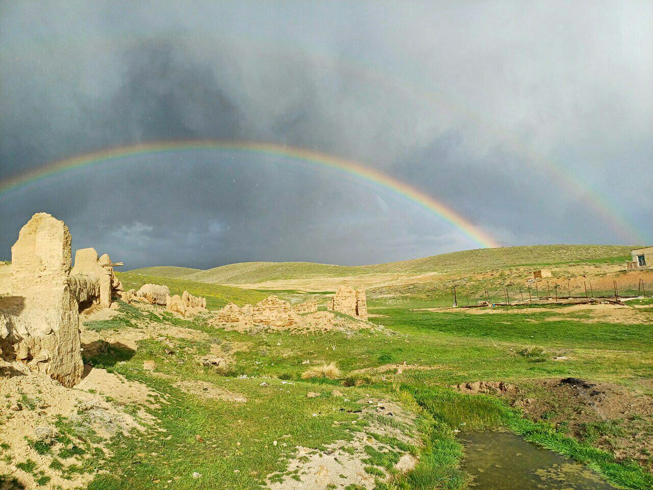 تصویر: رنگین کمان در روستای پیریجان ، شهرستان ازنا