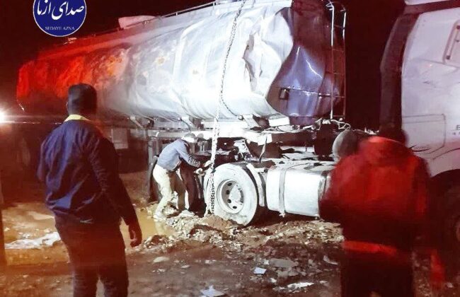 تریلر حامل الکل در محور اراک – ازنا واژگون شد